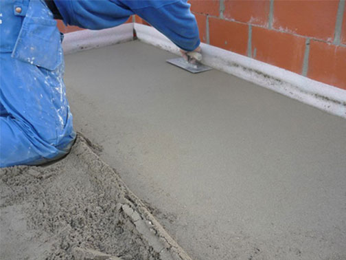 Советы мастера: Как поднять пол на балконе с помощью песка и цемента?