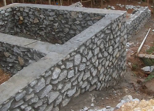 Цемент, щебень и бутовый камень - строим фундамент!